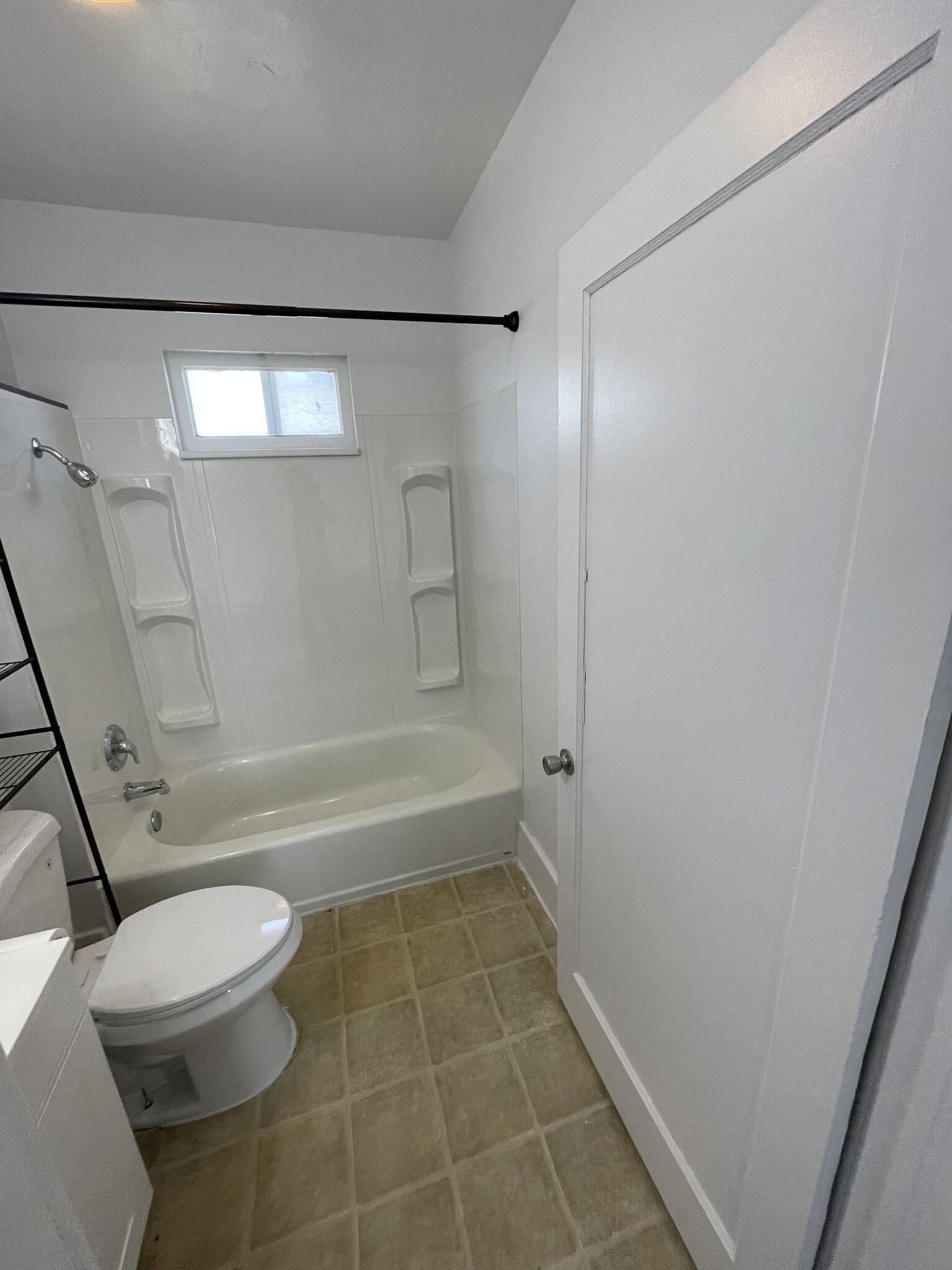 Bathroom. - 1234 Almo Ave