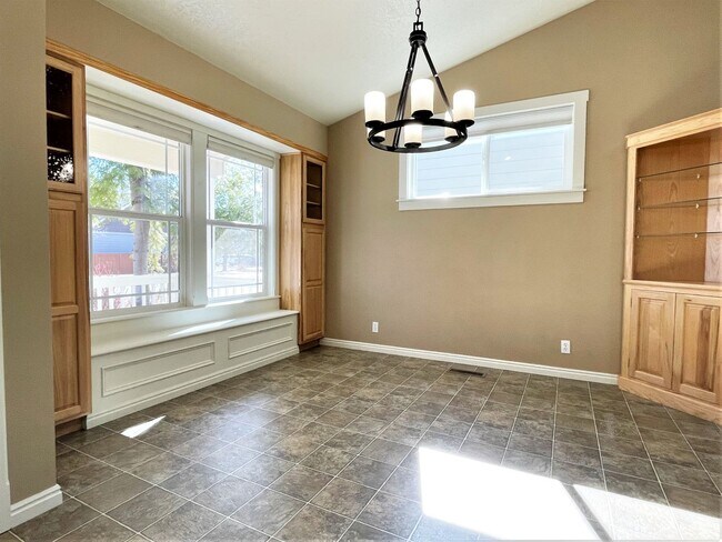 Building Photo - Beautiful 2 bed 2 bath home in the Woodbri...