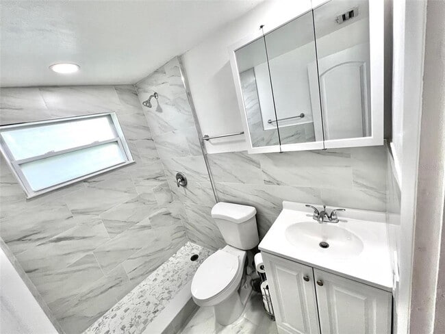 Building Photo - 4640 Taray Ln