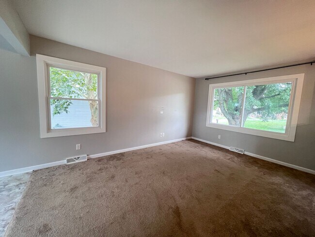 Building Photo - 3003 Winesap Dr NE