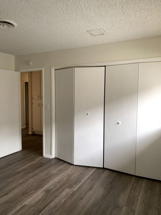 Building Photo - 4401 Parkwood Ct