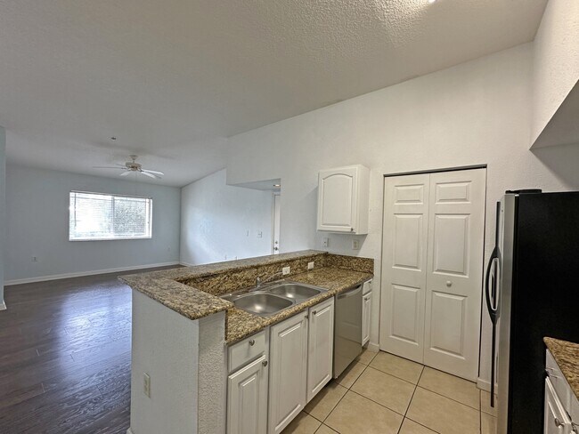 Building Photo - 261 SW Palm Dr