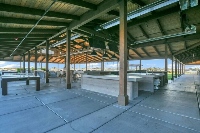 Building Photo - Waterfront Beauty