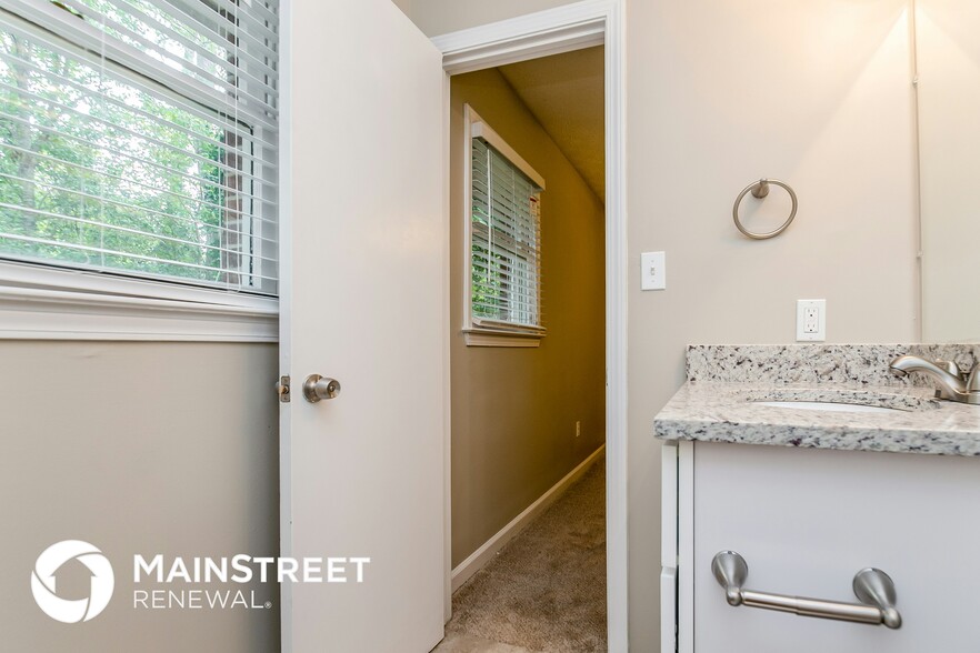 Building Photo - 3940 Scott Dr