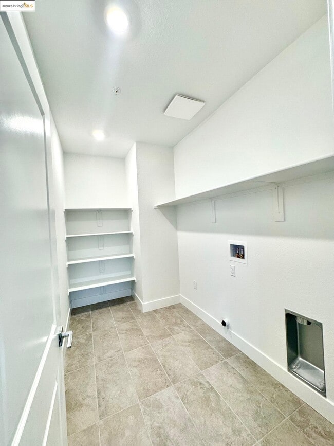 Building Photo - 2850 Talkeetna St