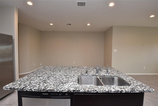 Building Photo - 502 Poppy Field Ct