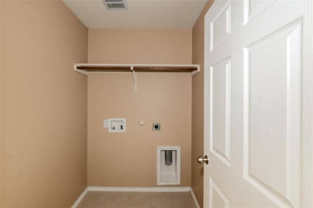 Building Photo - 590 Arthur Dr