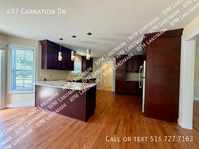 Building Photo - 497 Carnation Dr