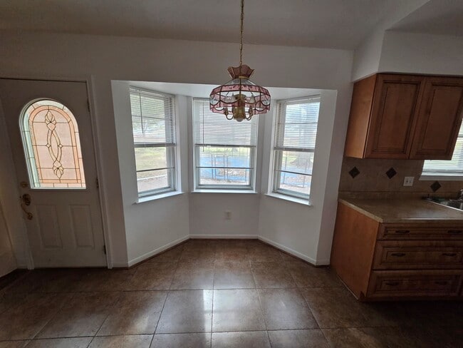 Building Photo - 2121 Redwood St