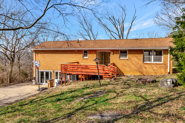 Building Photo - 6469 Fleetwood Dr