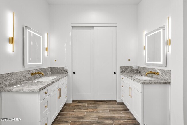 Building Photo - 22926 W La Mirada Dr