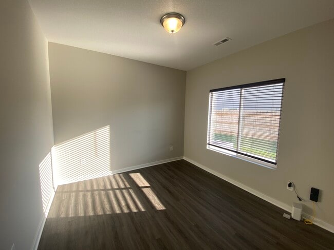 Building Photo - 3239 N Cedar Downs Ln