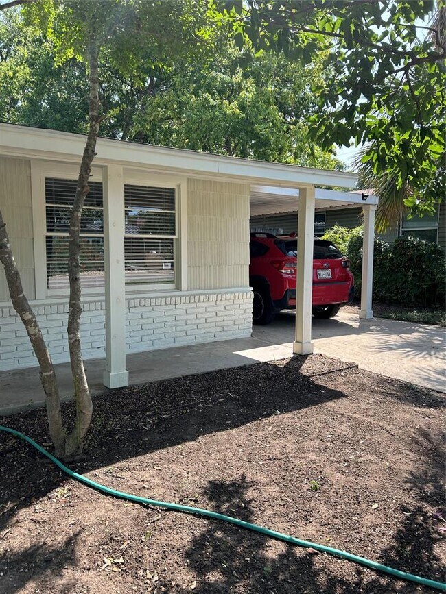 Building Photo - 2017 Karen Ave