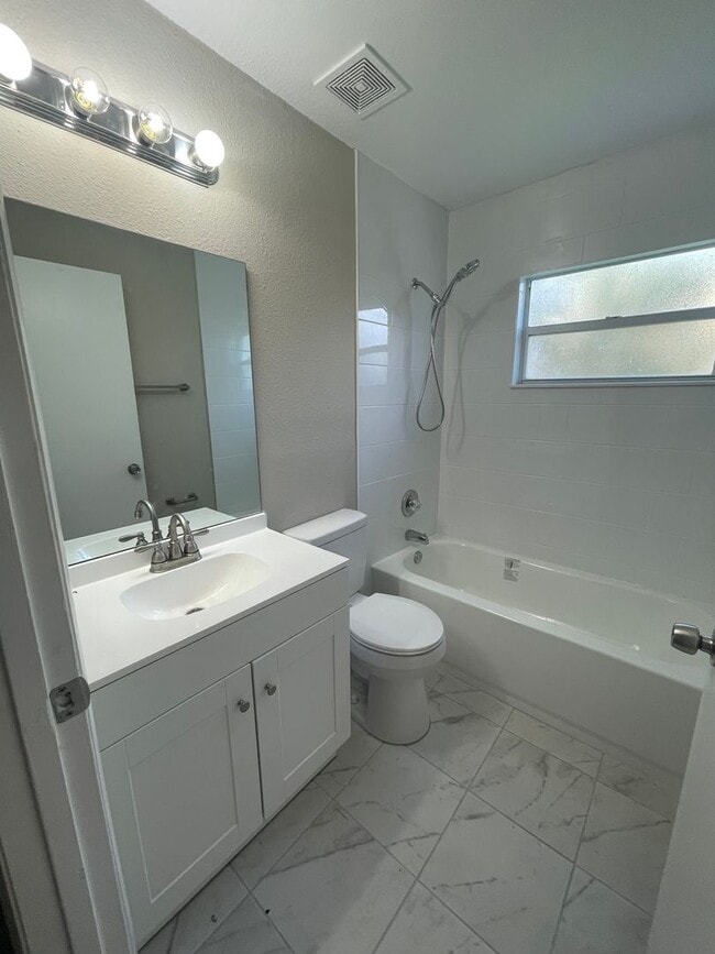 Building Photo - Quick Move in at this Brandon Home for Rent
