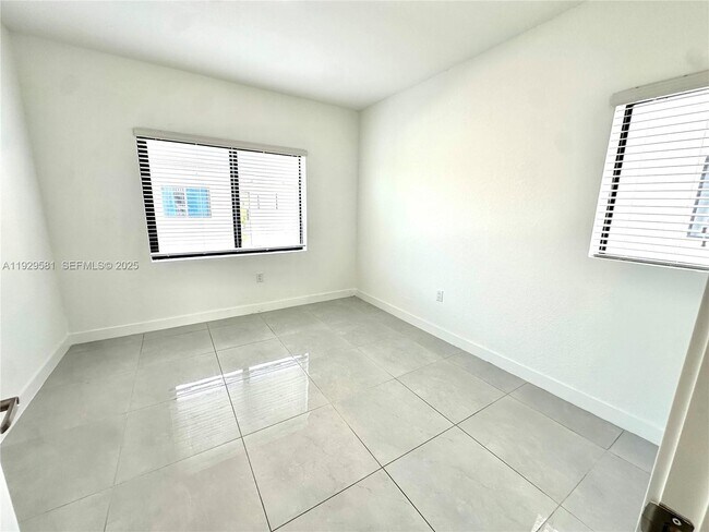 Building Photo - 1163 NW 2nd St