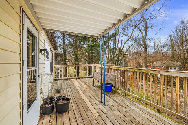 Building Photo - Cozy West Asheville 2-Bedroom Near Haywood...