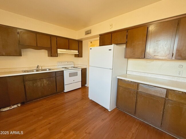Building Photo - 1240 W Dunlap Ave