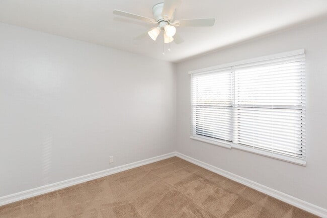 Building Photo - 1 Bedroom Apartment in the Point Loma Area of San Diego