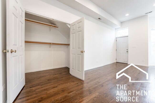 Building Photo - Spacious 4BR/2BA in Logan Square — Steps from the Blue Line!