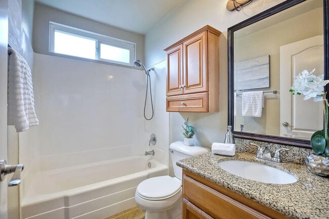 Building Photo - Bright 1BR with Private Balcony, In-Unit Laundry & Pool Access in Central San Diego