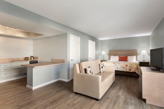 Building Photo - Siegel Select Toledo/Holland
