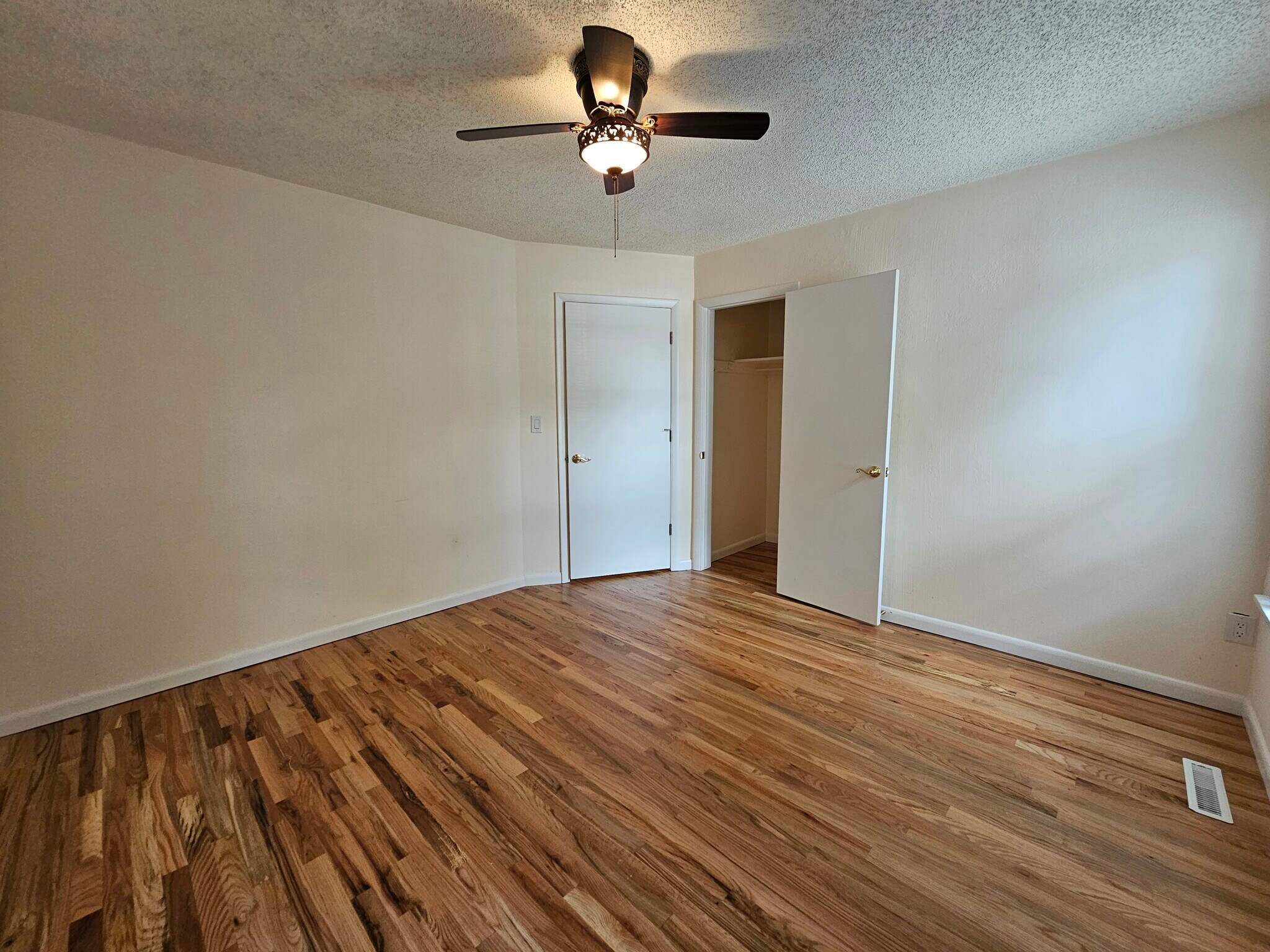 Building Photo - 1806 W Yampa St