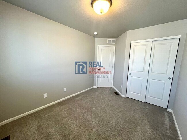 Building Photo - 9254 Henson Pl