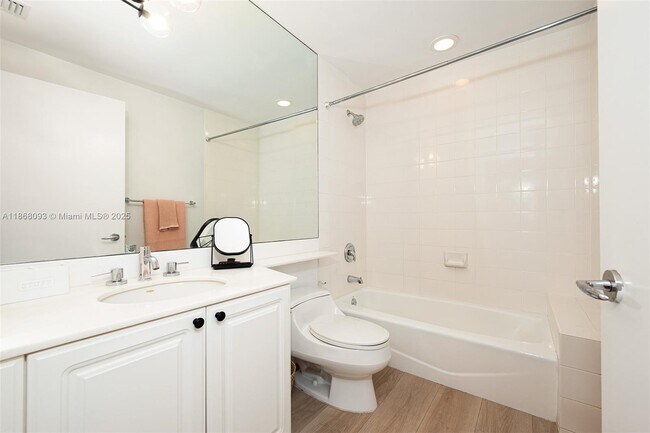 Building Photo - 733 Crandon Blvd