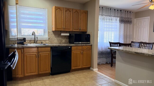 Building Photo - 363 Cranbury Rd