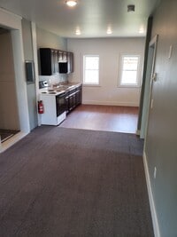 Building Photo - 66 Maple Ave