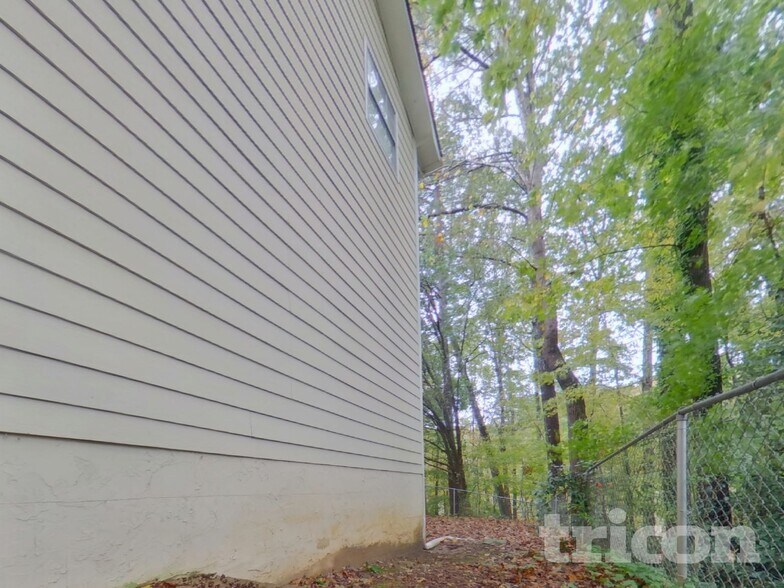 Building Photo - 238 Hampton Dr