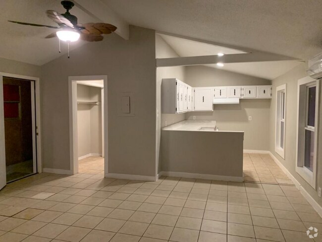 Building Photo - 109 E Venus Ln