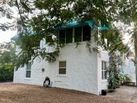 Building Photo - 1407 SE 2nd St