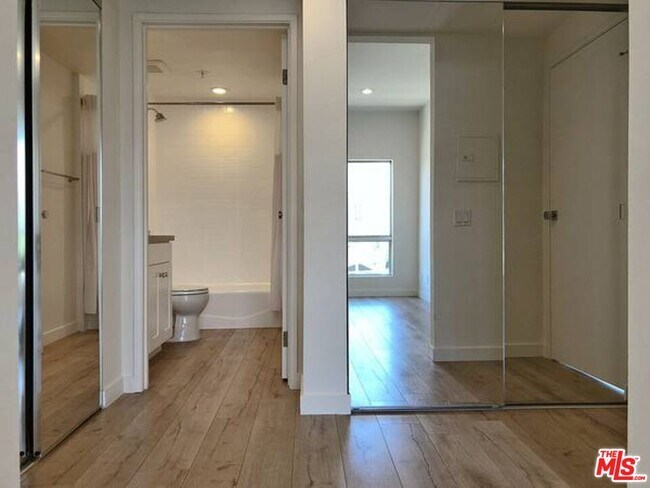 Building Photo - 301 S Swall Dr