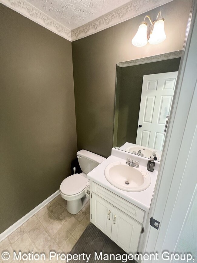 Building Photo - 861 Windward Rd