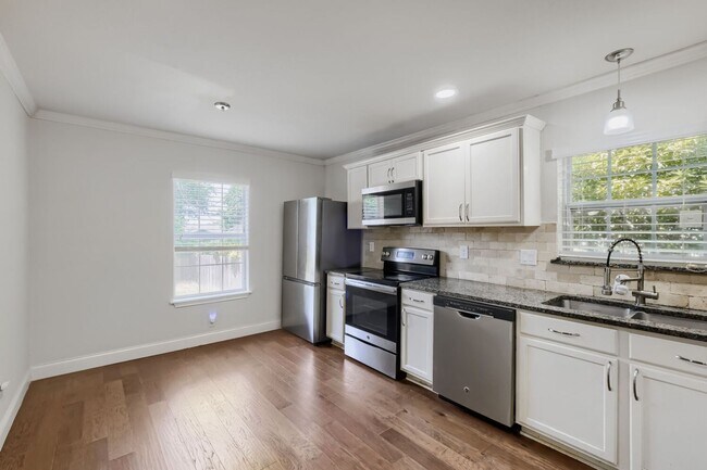 Building Photo - Alamo Heights home available now!