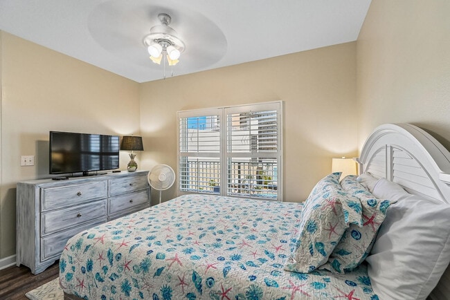 Building Photo - 9896 S Thomas Dr