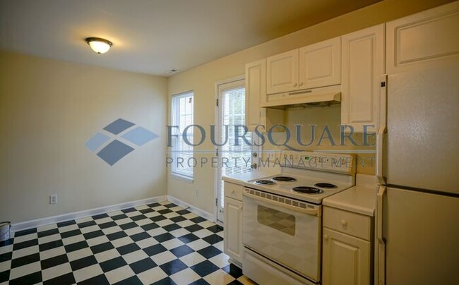 Building Photo - Townhome | 2nd Bedroom Features an En-Suit...