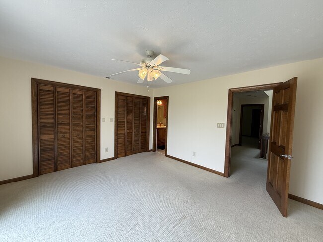 Building Photo - 4016 Fairway Lakes Dr