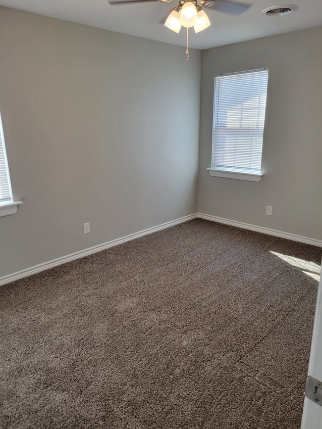 Building Photo - 214 Glasgow Dr