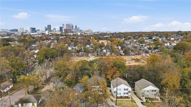 Building Photo - 160 Vanira Ave SE