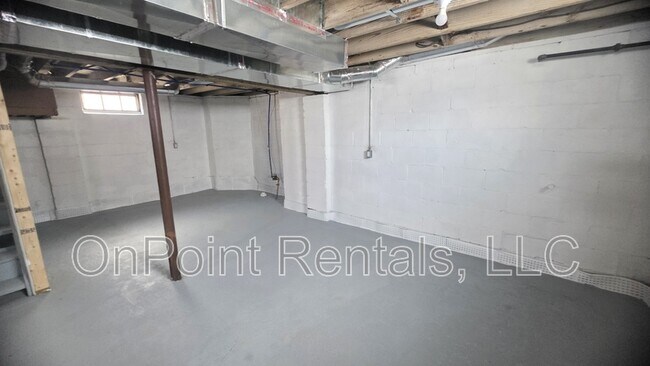 Building Photo - 14526 Russell Ave