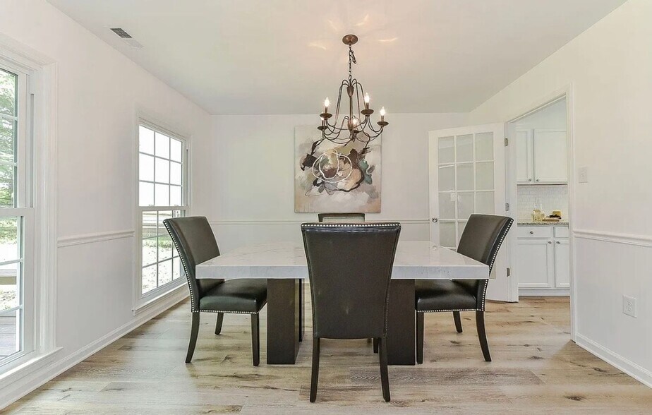 Building Photo - 5610 Vandora Dr