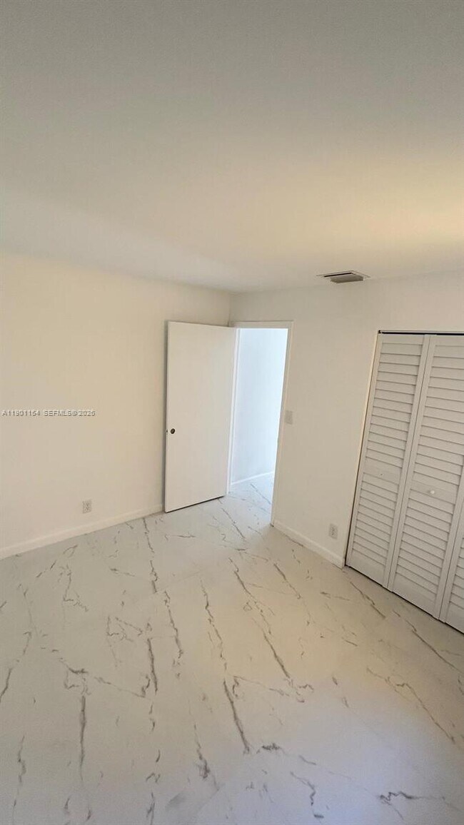 Building Photo - 2221 Sherman Cir