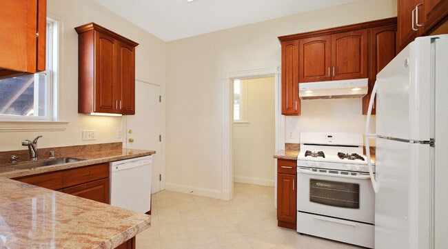 Building Photo - 330 6th Ave