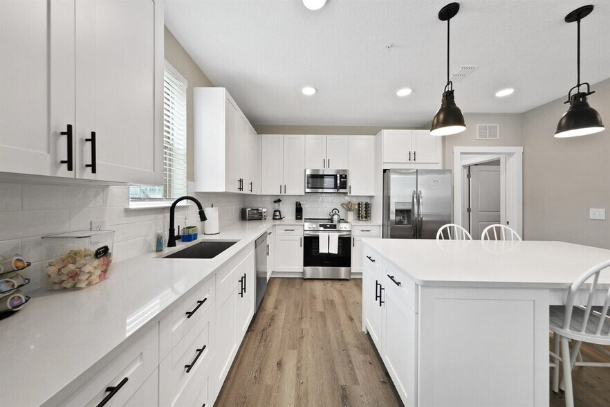 Building Photo - 11830 Buckfield Cir