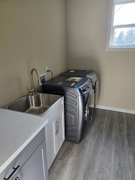 Building Photo - 11420 8th Ave S