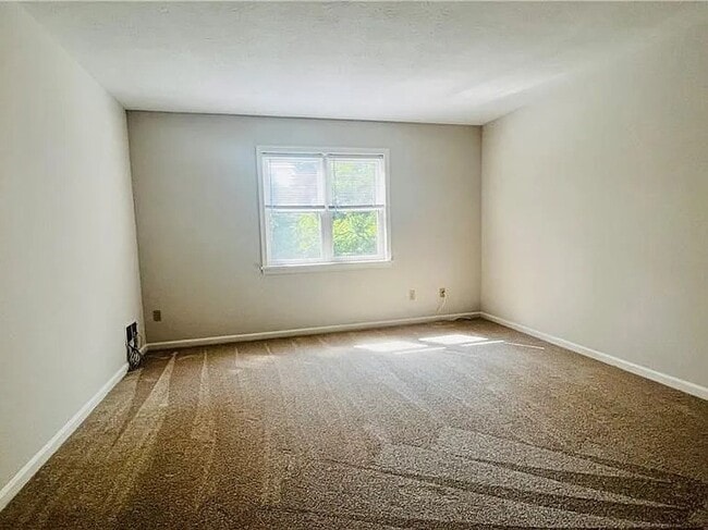 Building Photo - 441 Ayrault Rd