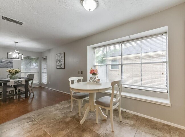 Building Photo - 5701 Village Arbour Dr