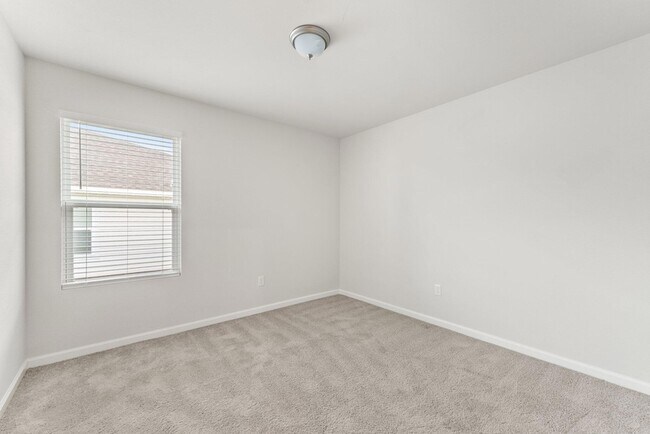 Building Photo - 630 Whispering Creek Ave